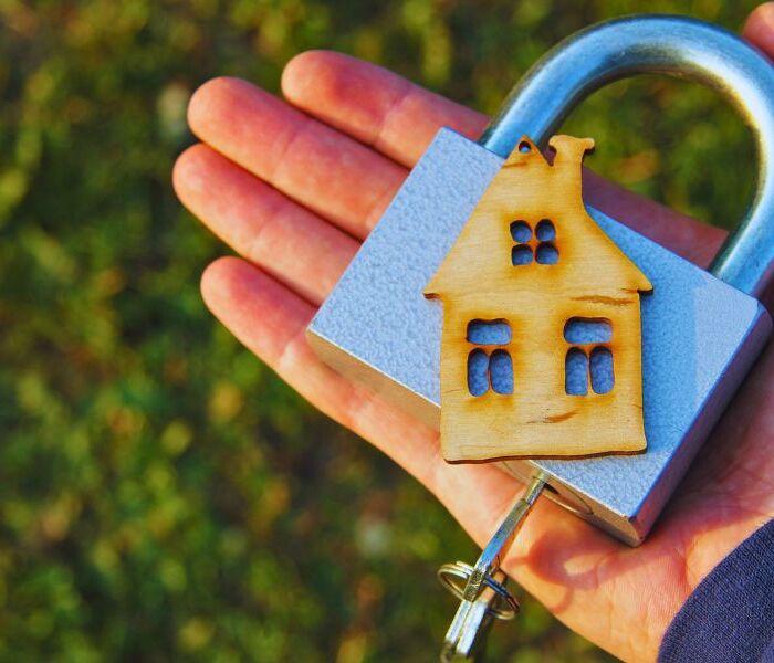 The Akiya Dream vs. The Liability: Protecting Your Capital | Sumica Weekly Jan 7, 2026